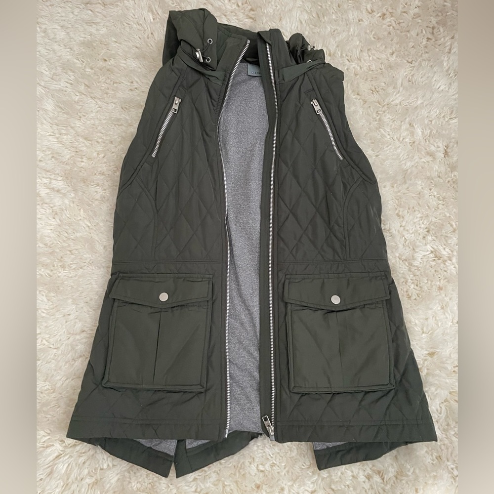 Athleta quilted vest with detachable hood